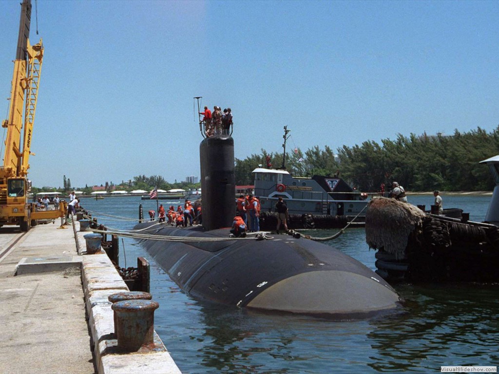 USS Alexandria (SSN-757) being moored to the pier at Port Everglades, Florida